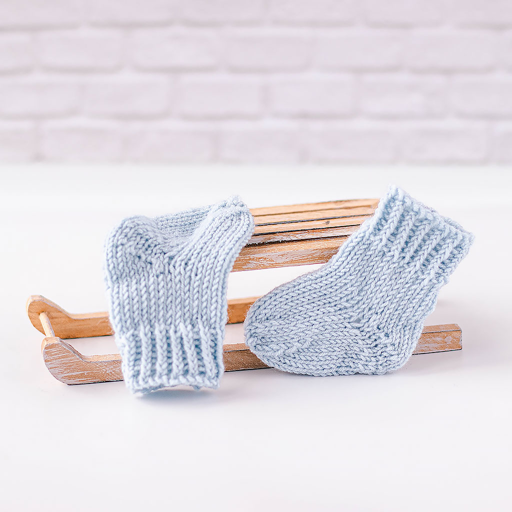Puppensocken aus Wolle hellblau