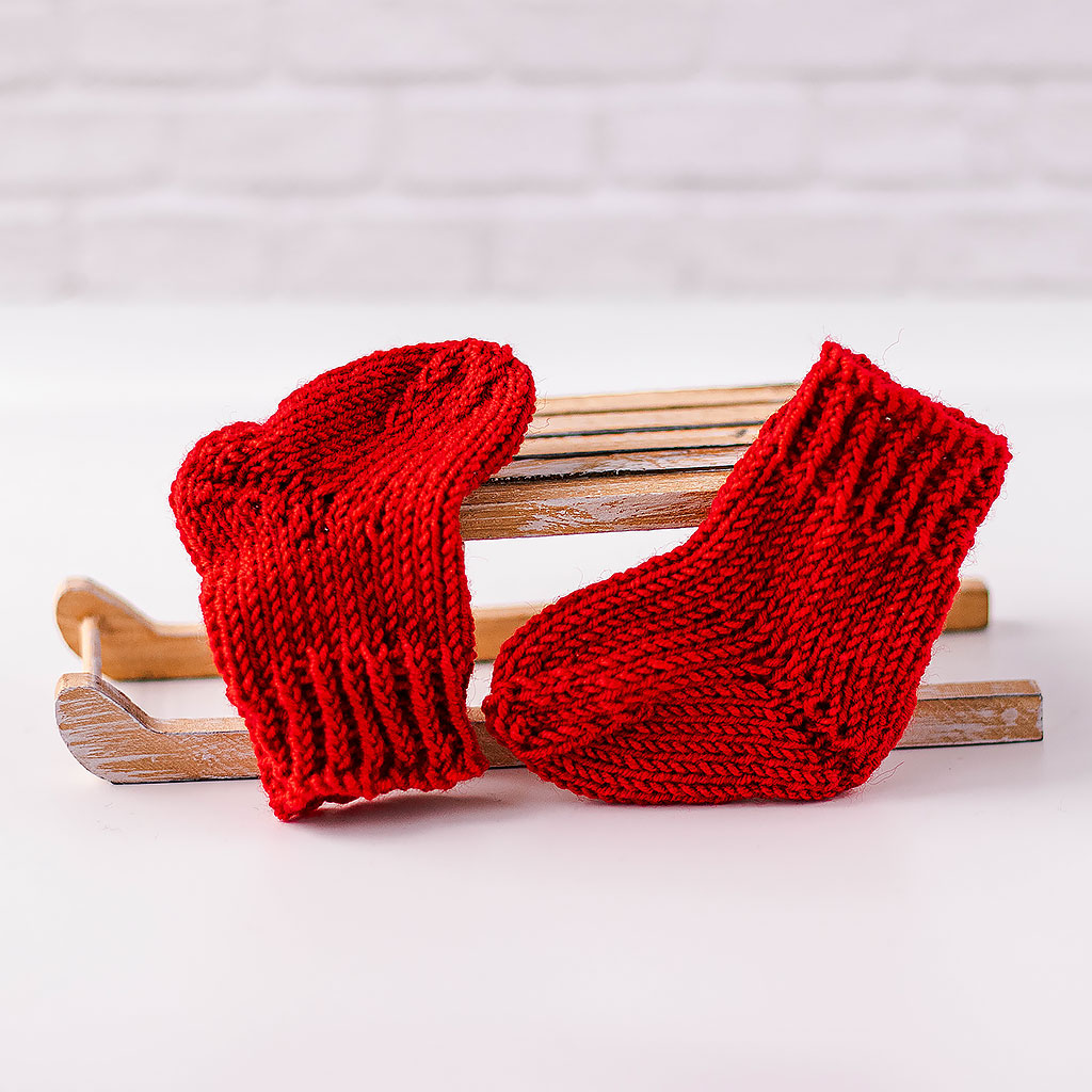Puppensocken aus Wolle rot