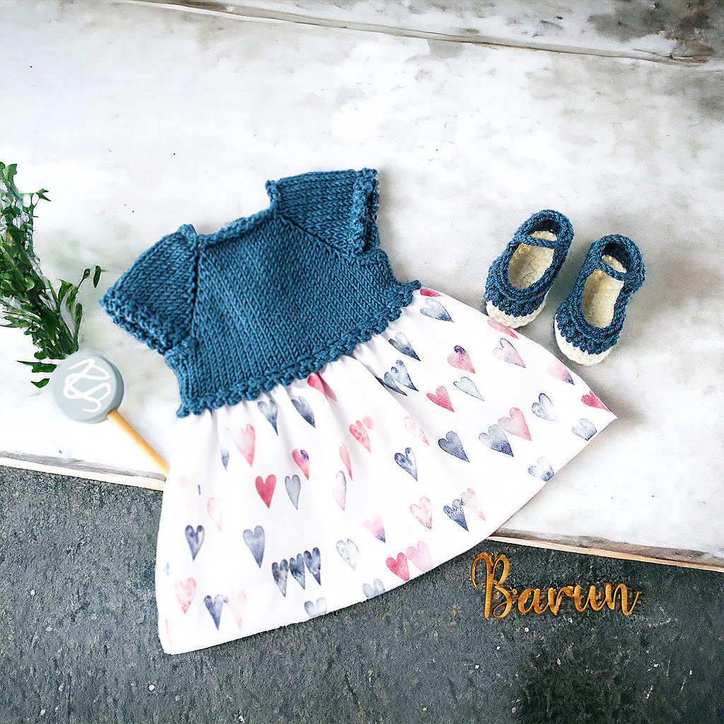 Puppenkleid für Waldorfpuppen mit Herzen blau