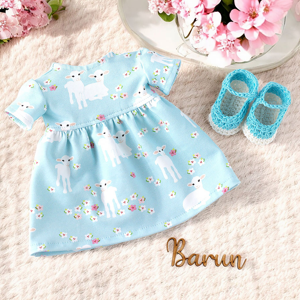 Puppenkleid für Waldorfpuppen mit Schafen und Schuhen