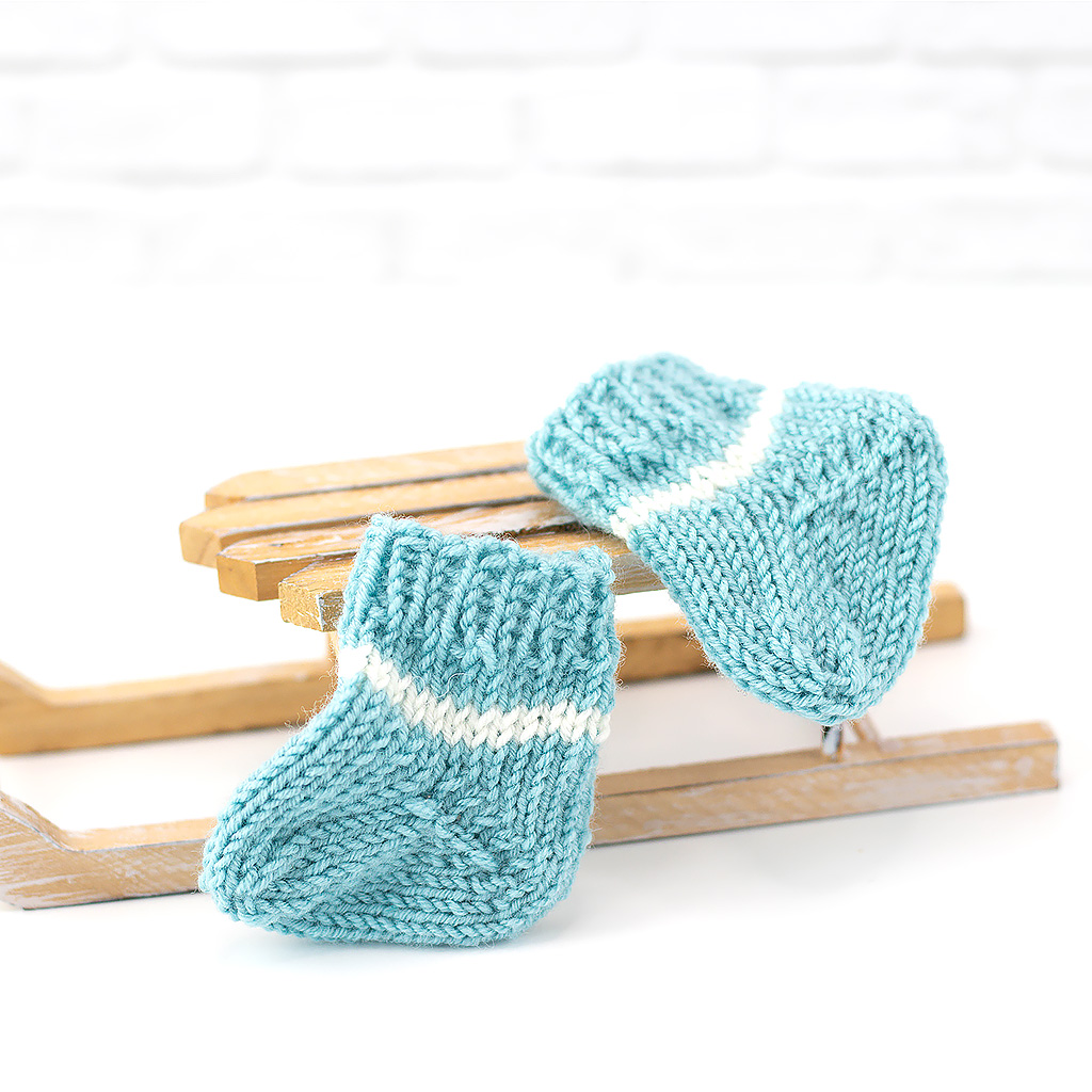 Socken für Waldorfpuppen seegrün gelb