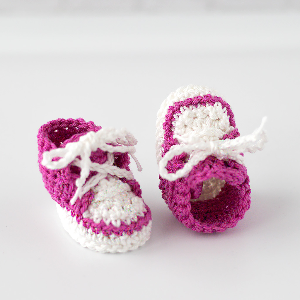 Puppenturnschuhe aus Baumwolle Beere