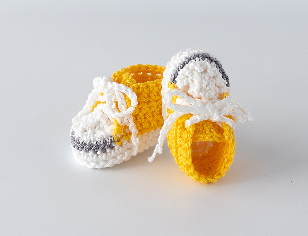 Puppenturnschuhe aus Baumwolle Gelb