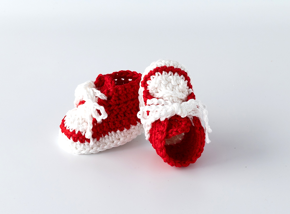 Puppenturnschuhe aus Baumwolle Rot