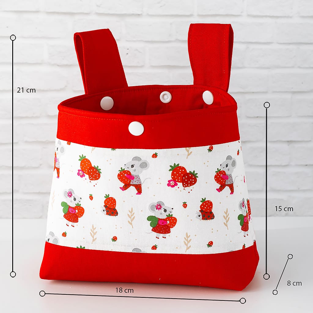Maßangaben der großen Erdbeermaus-Lenkertasche: 18 cm breit, 15 cm hoch und 8 cm tief.