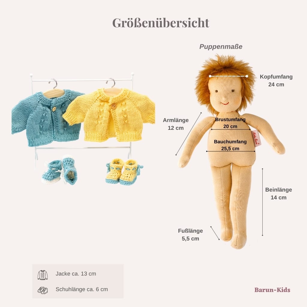 Waldorfpuppe mit eingezeichneten Maßen in cm als Orientierung für die richtige Größe von Puppenkleidung