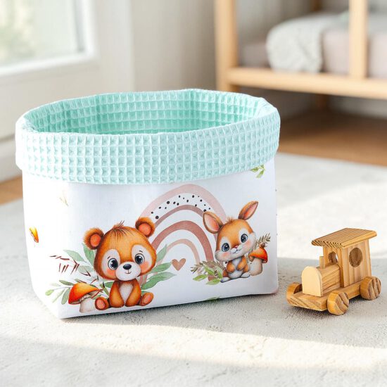 Utensilo Kinderzimmer in Mint mit Bär und Hase auf hellem Teppich