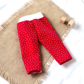 Puppenhose für 38 cm Waldorfpuppen aus rotem Babycord mit weißen Punkten