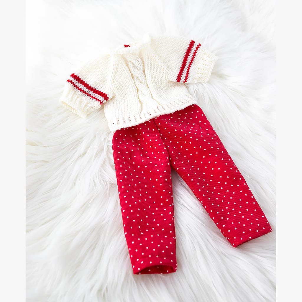 Puppenoutfit für 38 cm Waldorfpuppen mit roter Cordhose und weißem Strickpullover